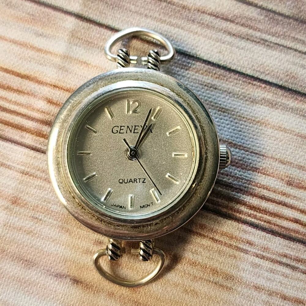 Women's Geneva Pendant Watch Needs battery